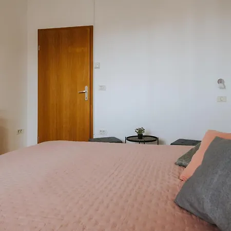Kiwi Apartment *
